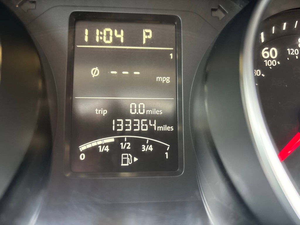 Volkswagen Jetta Sedan Vehicle Full-screen Gallery Image 23