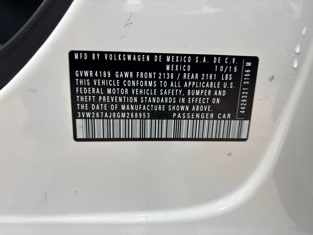 Volkswagen Jetta Sedan Vehicle Full-screen Gallery Image 26