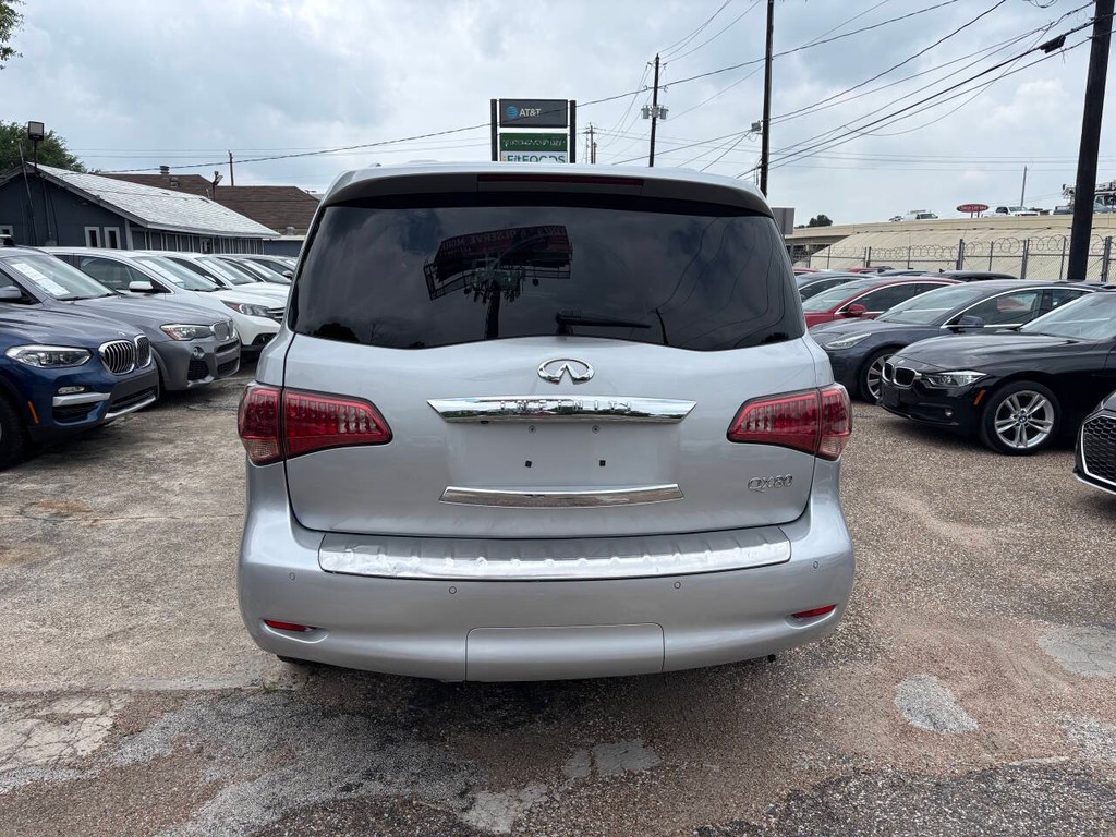 INFINITI QX80 Vehicle Full-screen Gallery Image 05