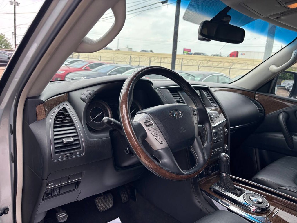 INFINITI QX80 Vehicle Full-screen Gallery Image 07