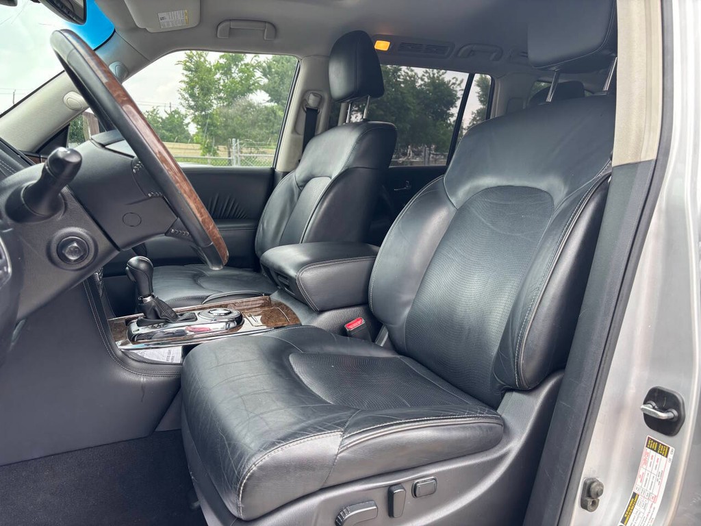 INFINITI QX80 Vehicle Full-screen Gallery Image 08