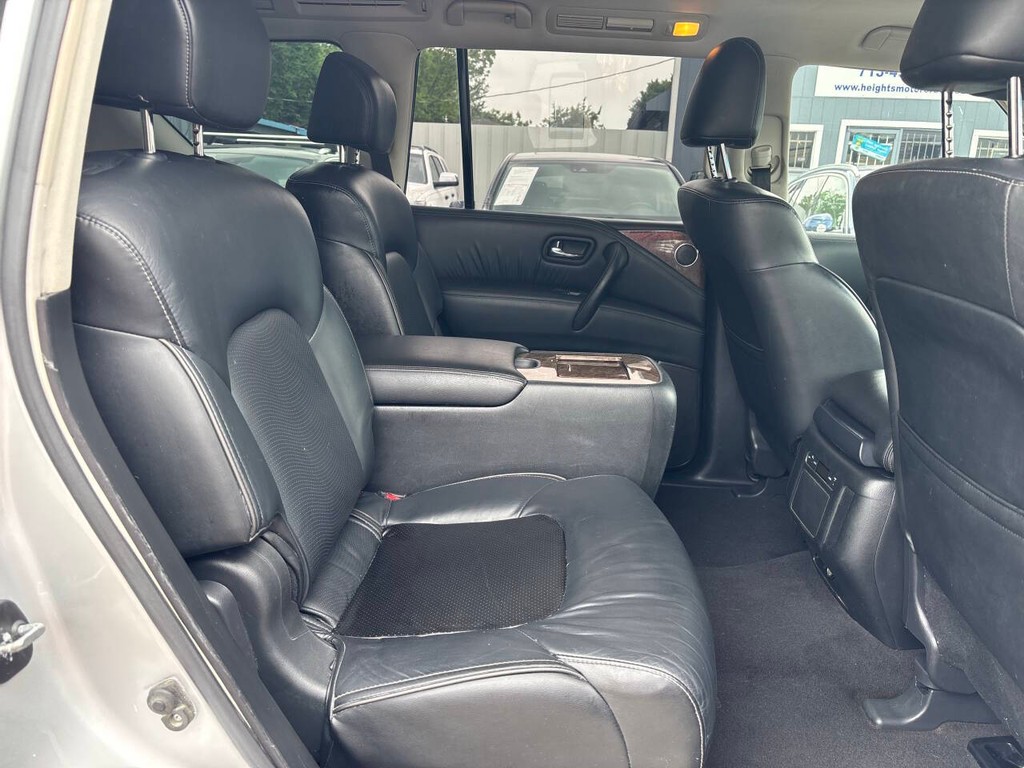 INFINITI QX80 Vehicle Full-screen Gallery Image 15