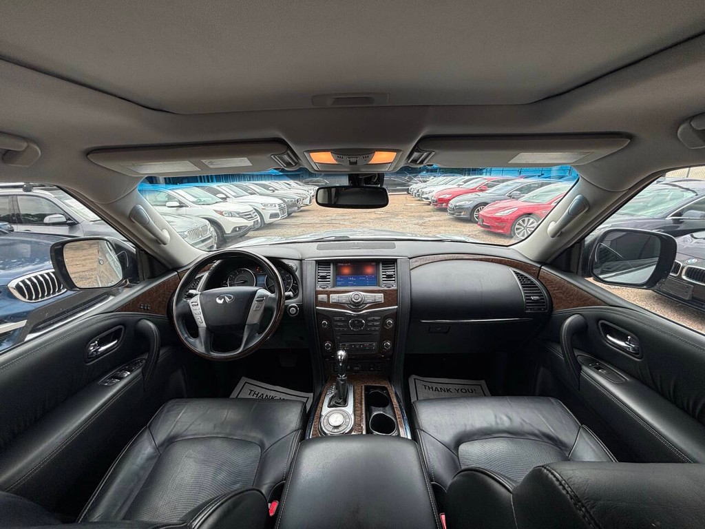 INFINITI QX80 Vehicle Full-screen Gallery Image 20