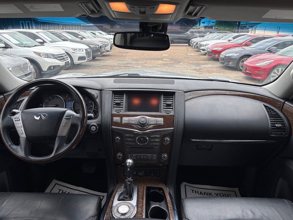 INFINITI QX80 Vehicle Full-screen Gallery Image 21