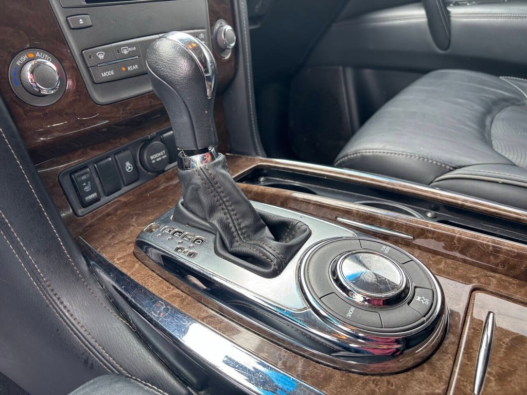 INFINITI QX80 Vehicle Full-screen Gallery Image 25
