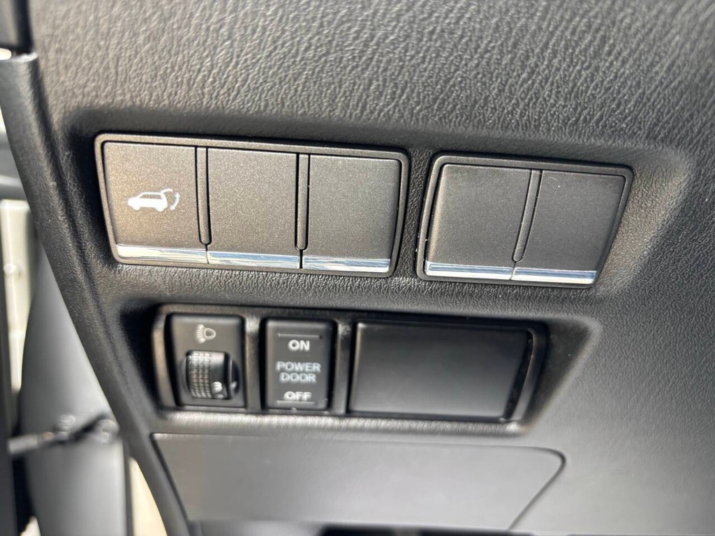 INFINITI QX80 Vehicle Full-screen Gallery Image 28