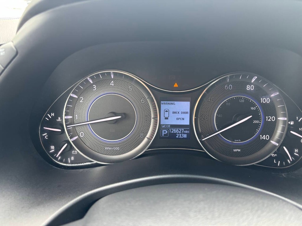 INFINITI QX80 Vehicle Full-screen Gallery Image 31
