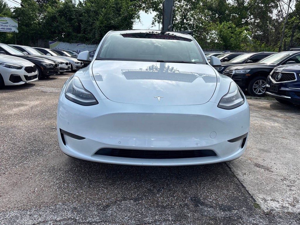 Tesla Model Y Vehicle Full-screen Gallery Image 02