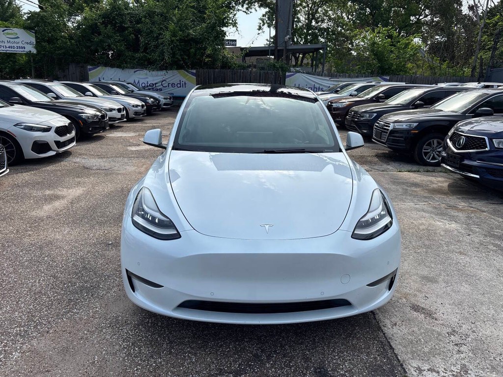 Tesla Model Y Vehicle Full-screen Gallery Image 03