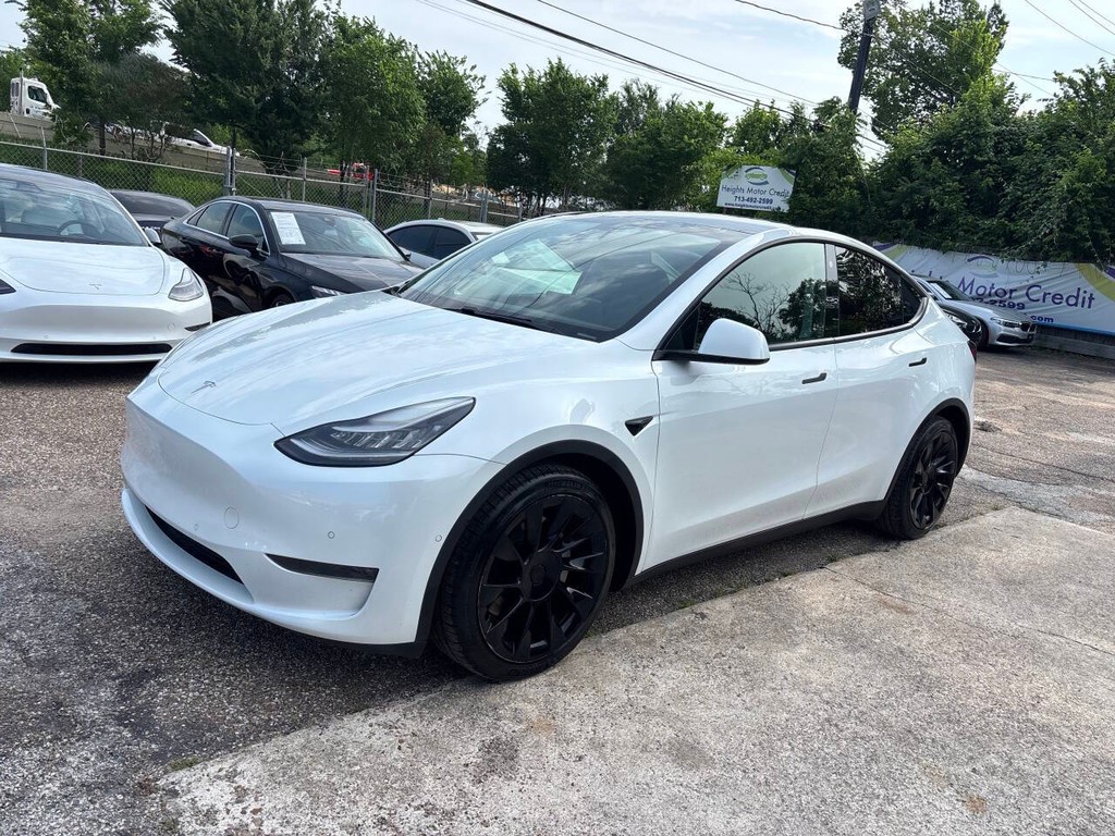 Tesla Model Y Vehicle Full-screen Gallery Image 04