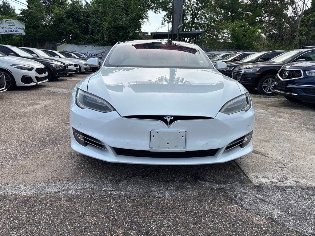 Tesla Model S Vehicle Full-screen Gallery Image 02