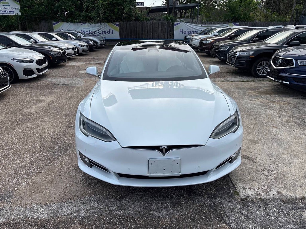 Tesla Model S Vehicle Full-screen Gallery Image 03