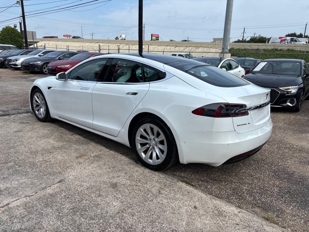 Tesla Model S Vehicle Full-screen Gallery Image 05