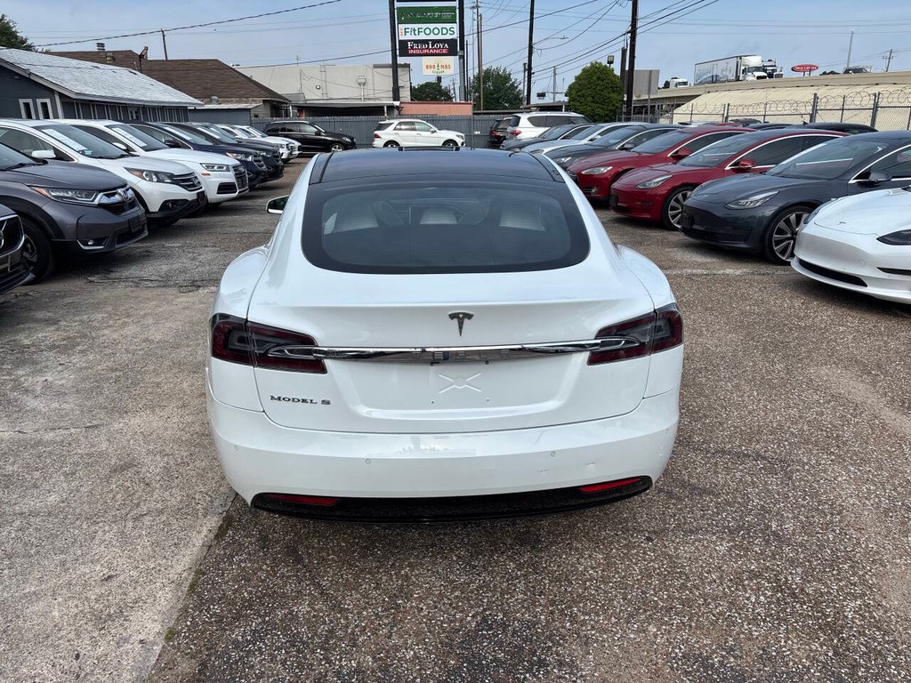 Tesla Model S Vehicle Full-screen Gallery Image 06