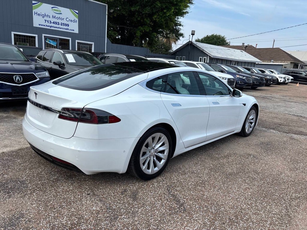 Tesla Model S Vehicle Full-screen Gallery Image 07