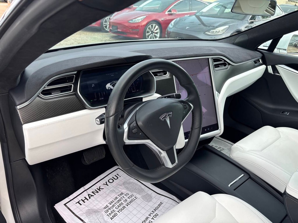 Tesla Model S Vehicle Full-screen Gallery Image 08