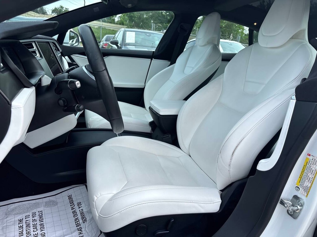 Tesla Model S Vehicle Full-screen Gallery Image 09