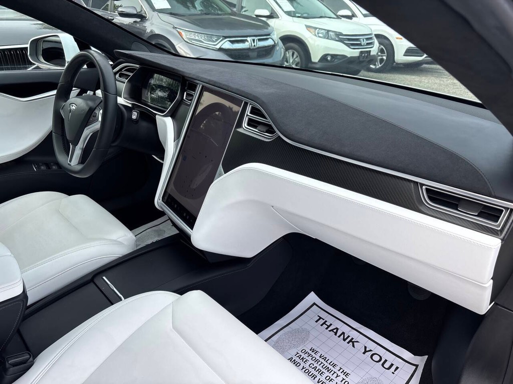 Tesla Model S Vehicle Full-screen Gallery Image 11