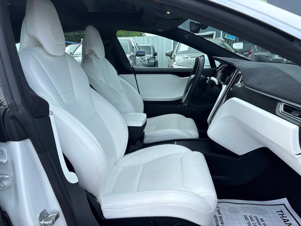 Tesla Model S Vehicle Full-screen Gallery Image 12