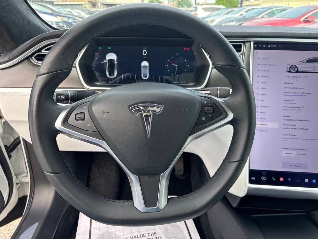 Tesla Model S Vehicle Full-screen Gallery Image 24