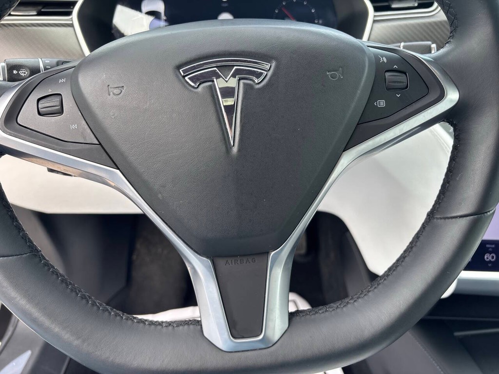Tesla Model S Vehicle Full-screen Gallery Image 25