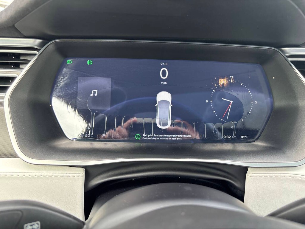 Tesla Model S Vehicle Full-screen Gallery Image 28