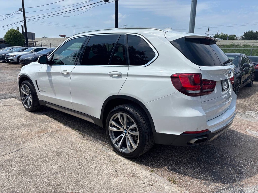 BMW X5 Vehicle Full-screen Gallery Image 04