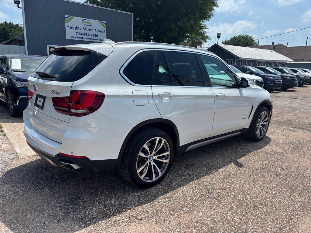 BMW X5 Vehicle Full-screen Gallery Image 06