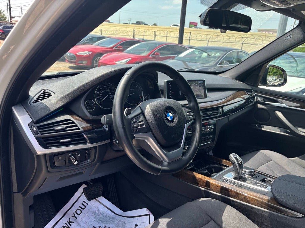 BMW X5 Vehicle Full-screen Gallery Image 07