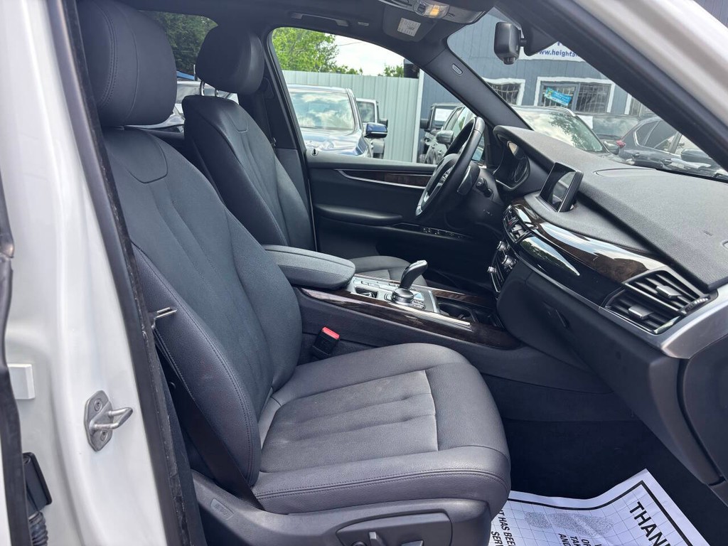 BMW X5 Vehicle Full-screen Gallery Image 11
