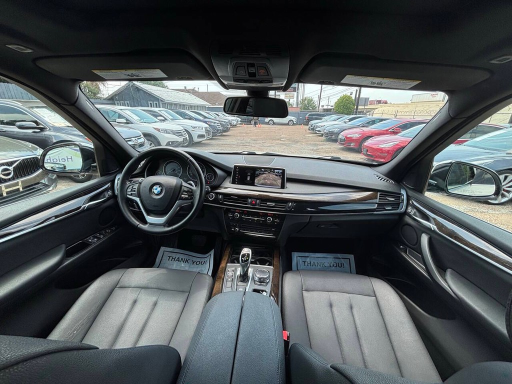 BMW X5 Vehicle Full-screen Gallery Image 17