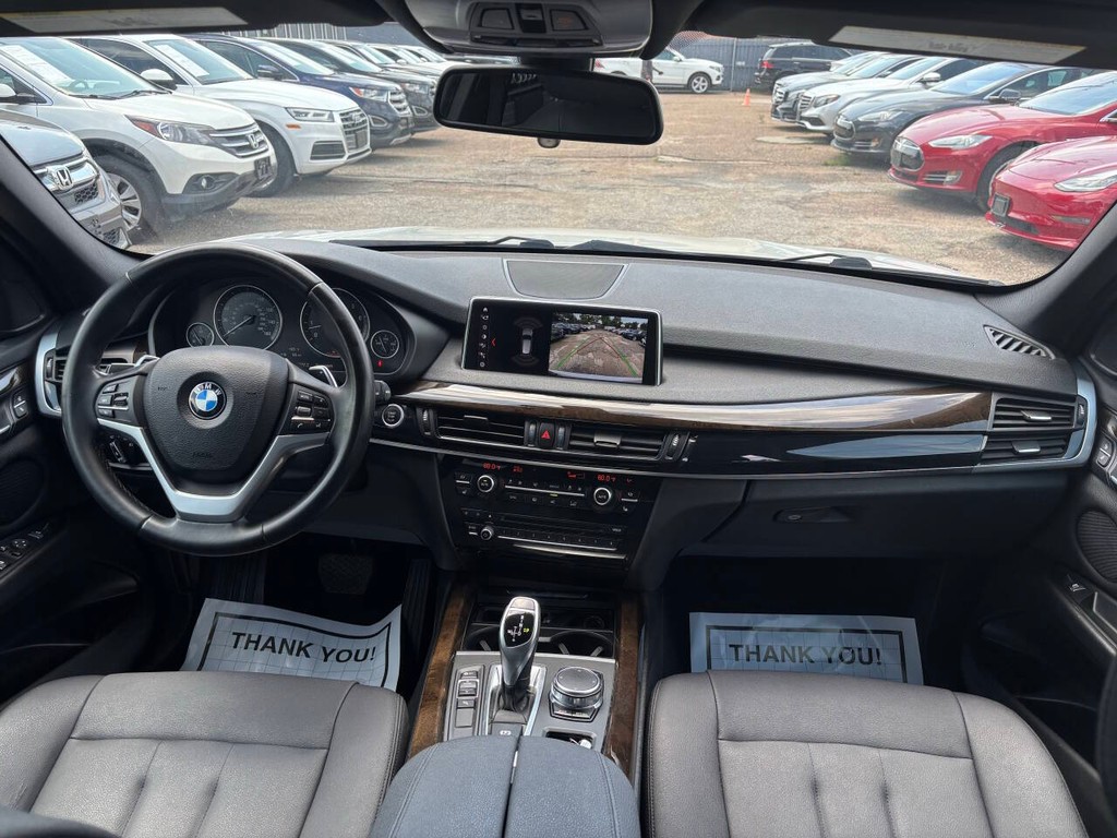 BMW X5 Vehicle Full-screen Gallery Image 18