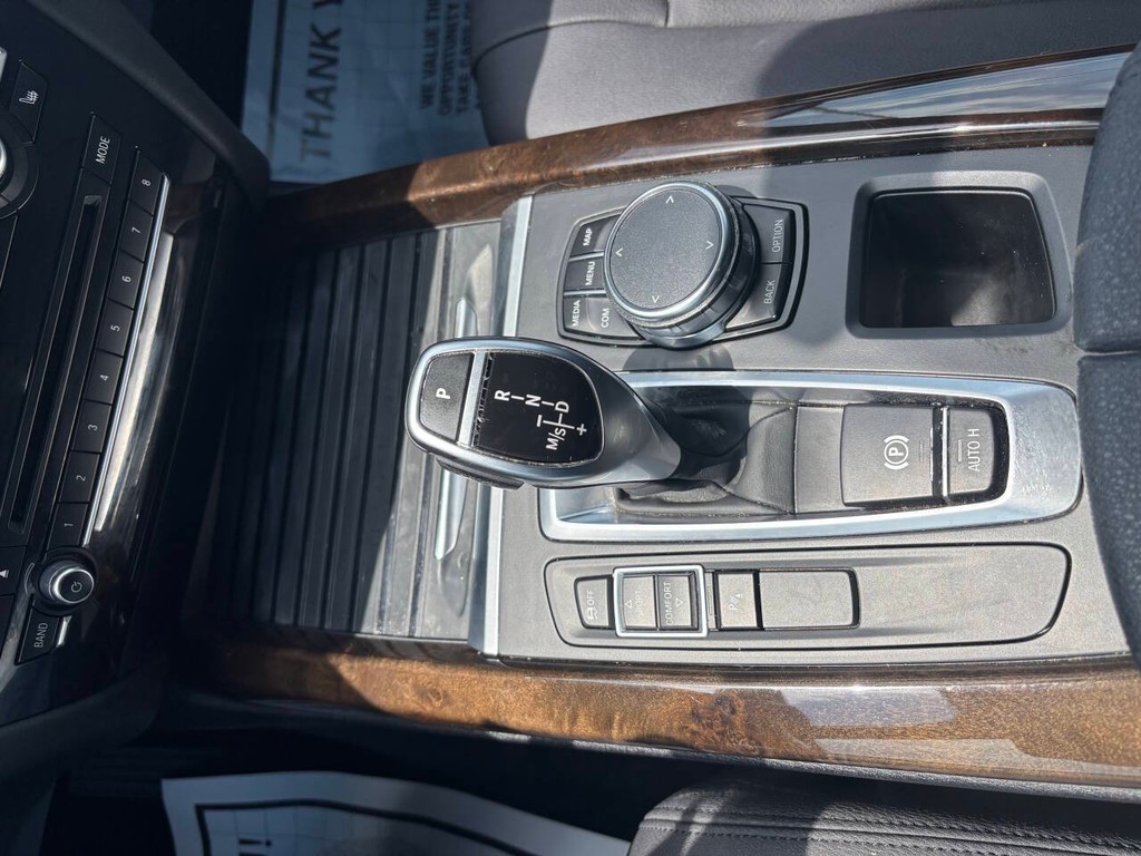 BMW X5 Vehicle Full-screen Gallery Image 22
