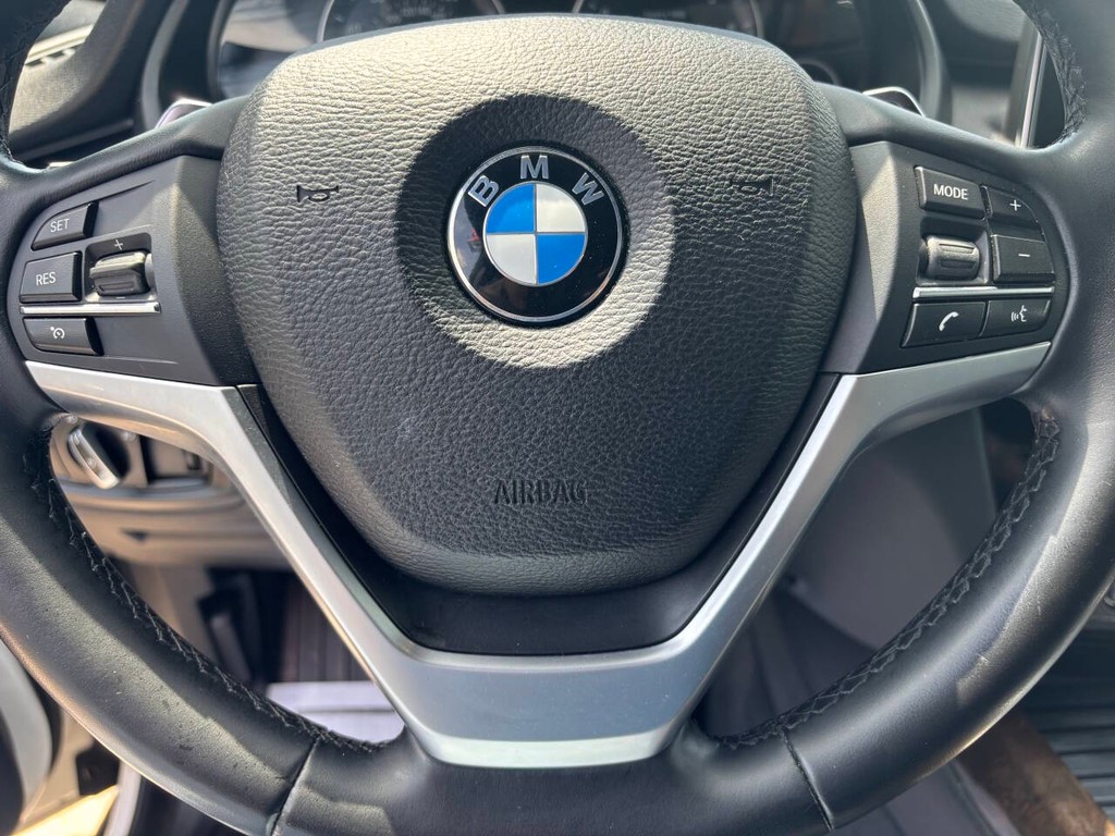 BMW X5 Vehicle Full-screen Gallery Image 25