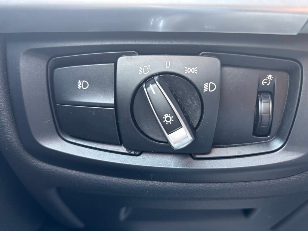 BMW X5 Vehicle Full-screen Gallery Image 28
