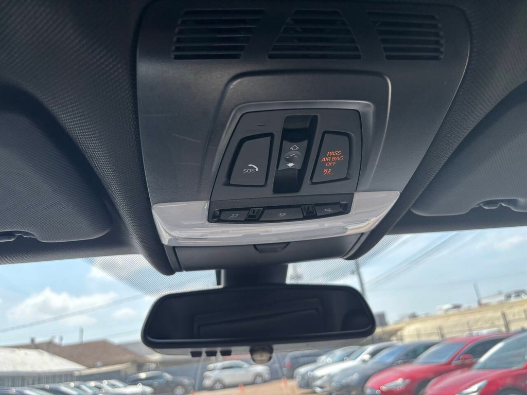BMW X5 Vehicle Full-screen Gallery Image 30