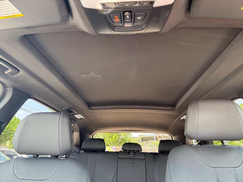 BMW X5 Vehicle Full-screen Gallery Image 31