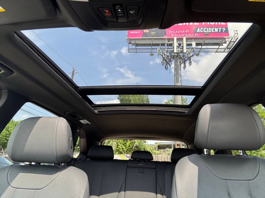 BMW X5 Vehicle Full-screen Gallery Image 32