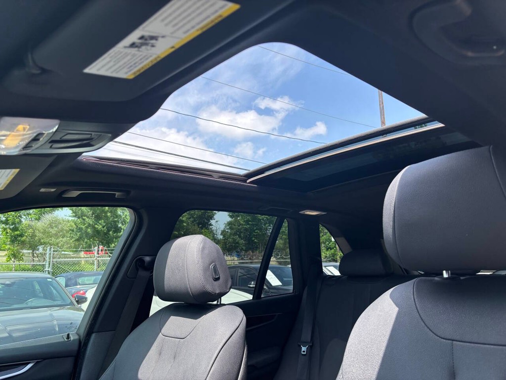 BMW X5 Vehicle Full-screen Gallery Image 33