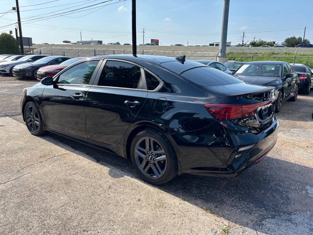 Kia Forte Vehicle Full-screen Gallery Image 05