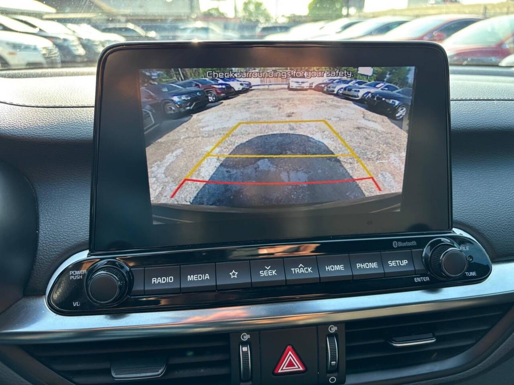 Kia Forte Vehicle Full-screen Gallery Image 21