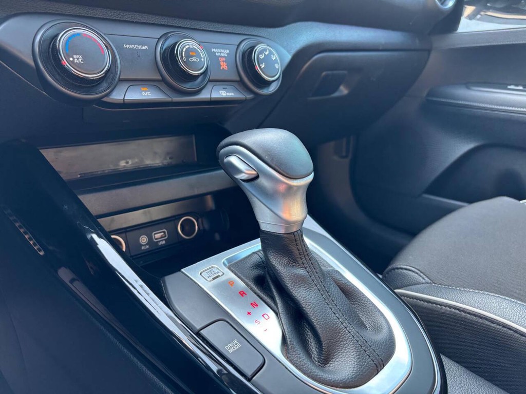Kia Forte Vehicle Full-screen Gallery Image 22