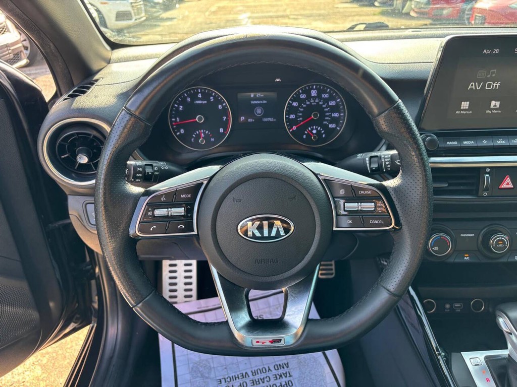 Kia Forte Vehicle Full-screen Gallery Image 23