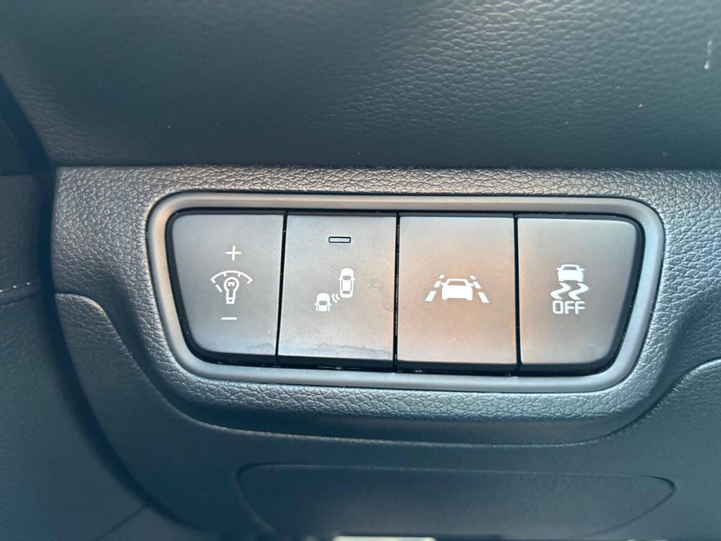 Kia Forte Vehicle Full-screen Gallery Image 25