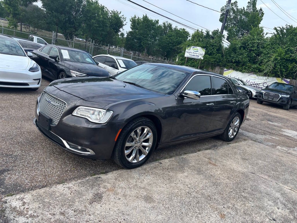 Chrysler 300 Vehicle Full-screen Gallery Image 04
