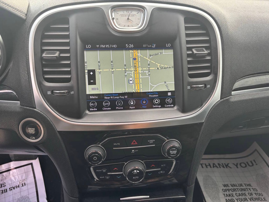 Chrysler 300 Vehicle Full-screen Gallery Image 20