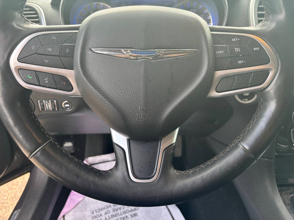 Chrysler 300 Vehicle Full-screen Gallery Image 24