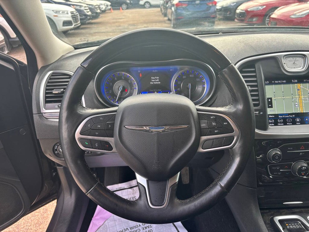 Chrysler 300 Vehicle Full-screen Gallery Image 26