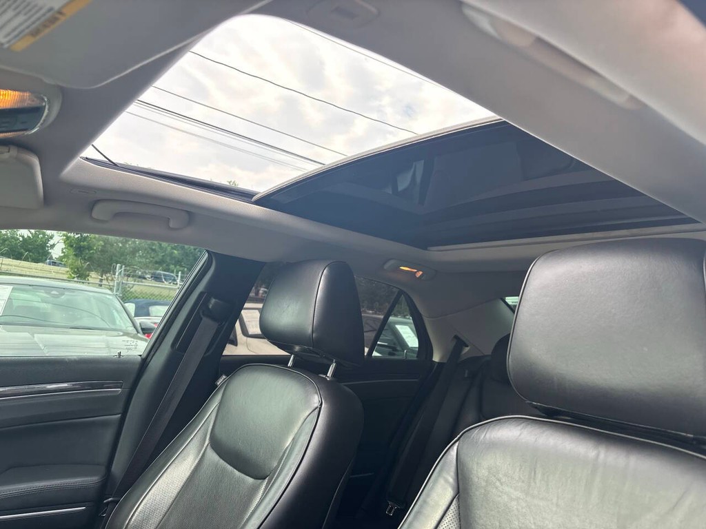 Chrysler 300 Vehicle Full-screen Gallery Image 30