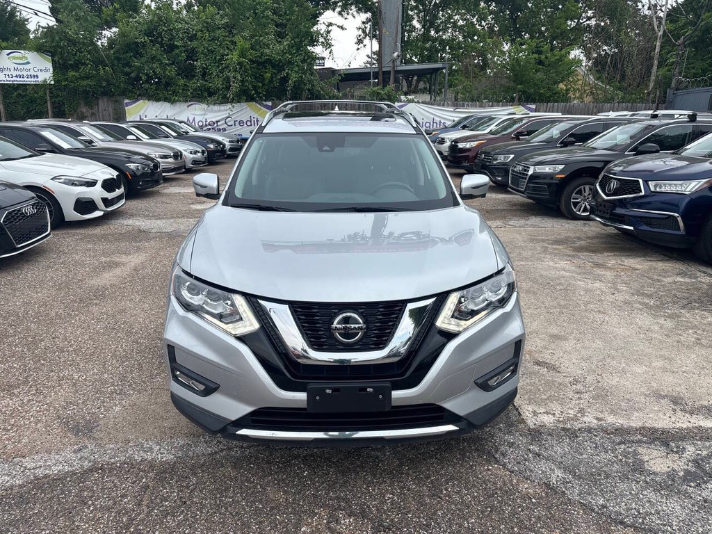 Nissan Rogue Vehicle Full-screen Gallery Image 03